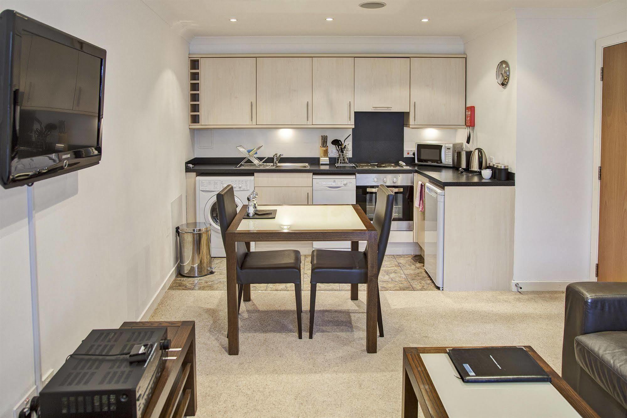 Fountain Court Apartments - Grove Executive Единбург Екстериор снимка