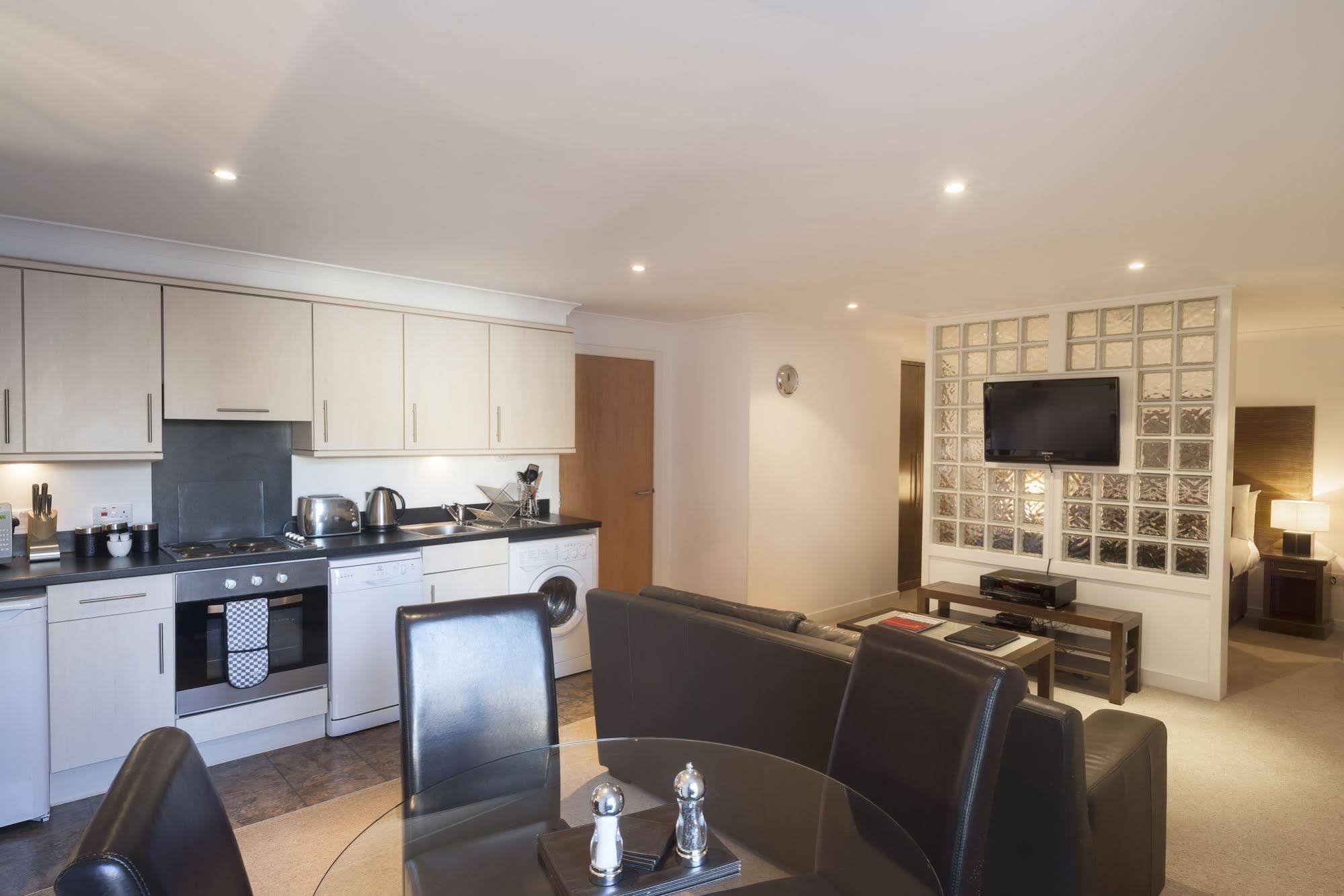 Fountain Court Apartments - Grove Executive Единбург Екстериор снимка