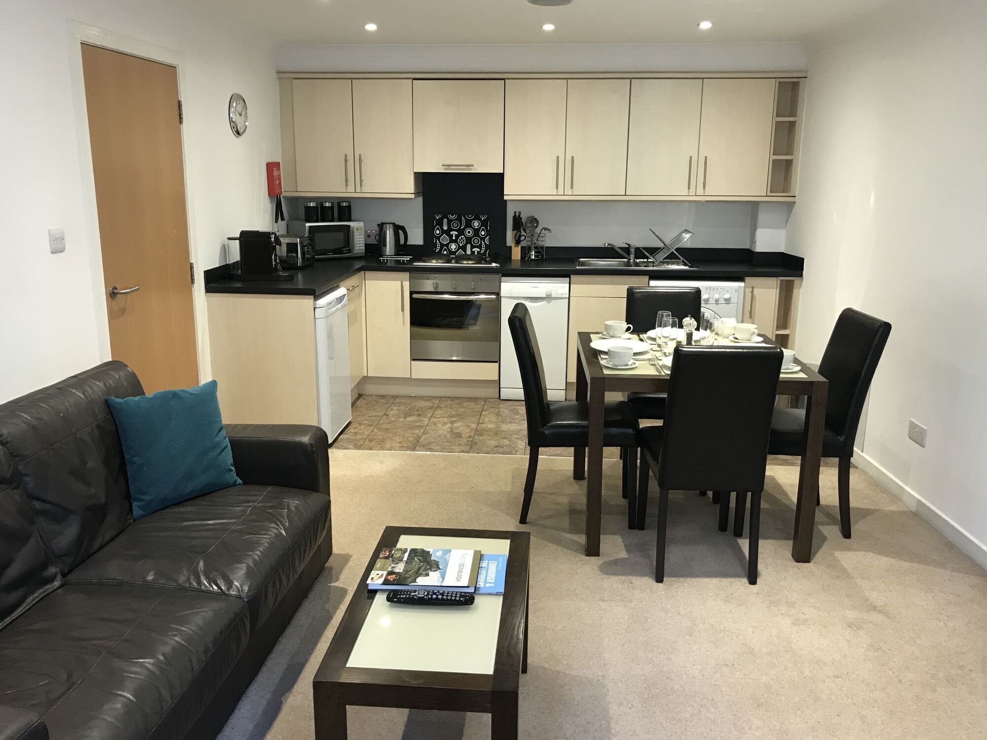 Fountain Court Apartments - Grove Executive Единбург Интериор снимка